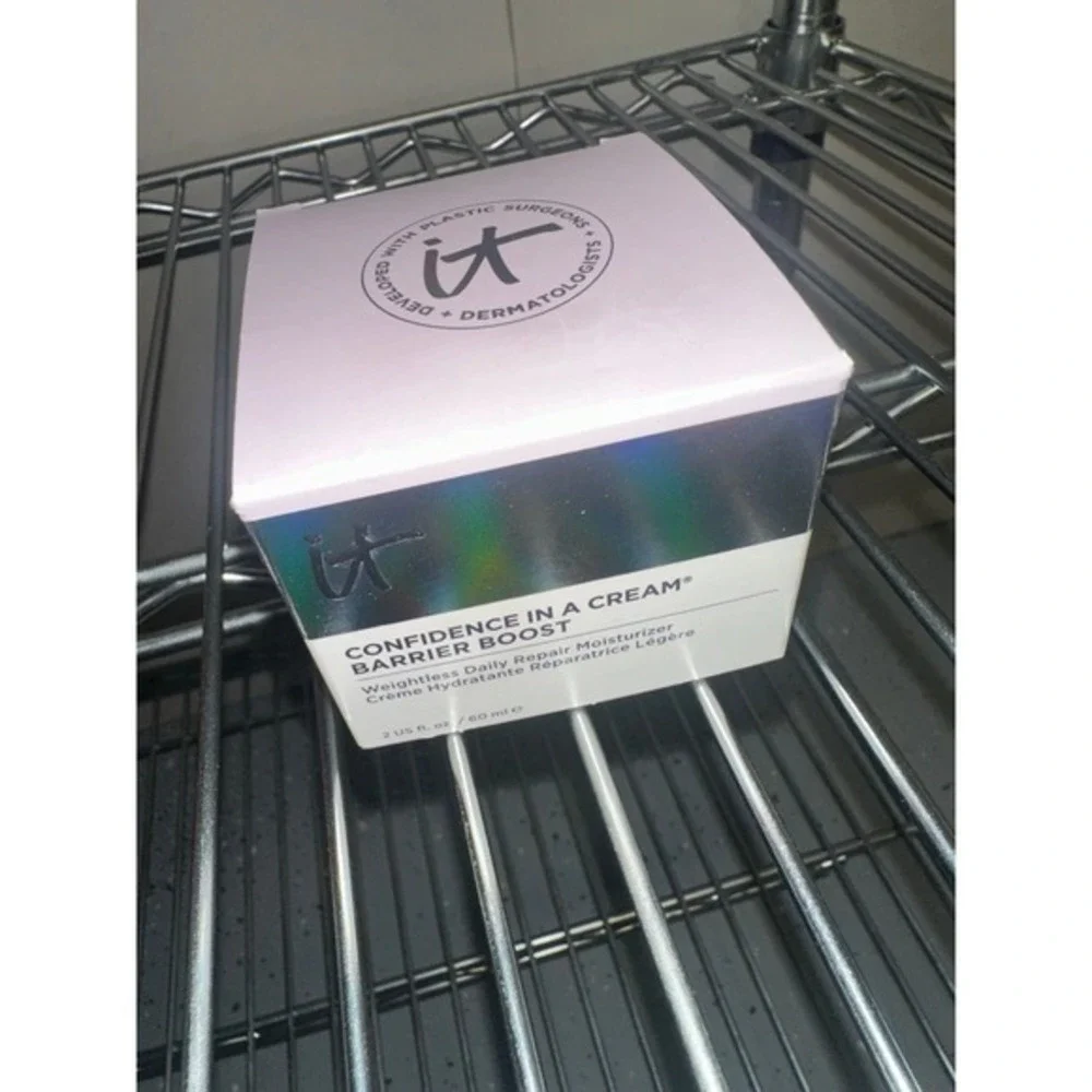 It Cosmetics Confidence in‎ a Cream Barrier Boost 2oz Full Size NEW - Picture 1 of 1